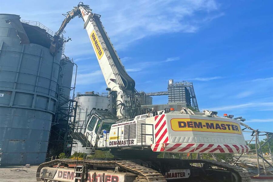 Dem Master 14th June 2021 - Busy machines in Fife | DEM-Master Demolition